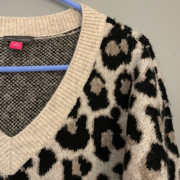 NWOT Vince Camuto Cheetah Print Sweater - Picture 3 of 8